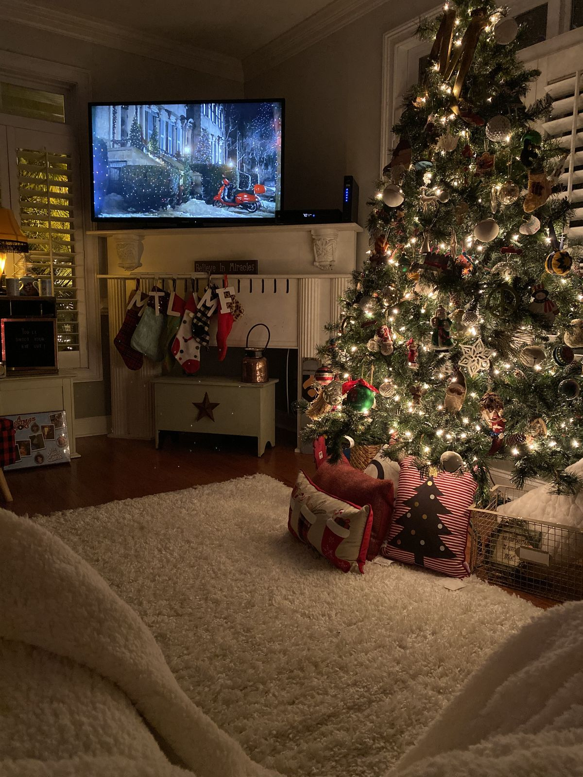 9 Christmas TV Stand Decor Ideas to Make Your Living Room Festive 1 image 41