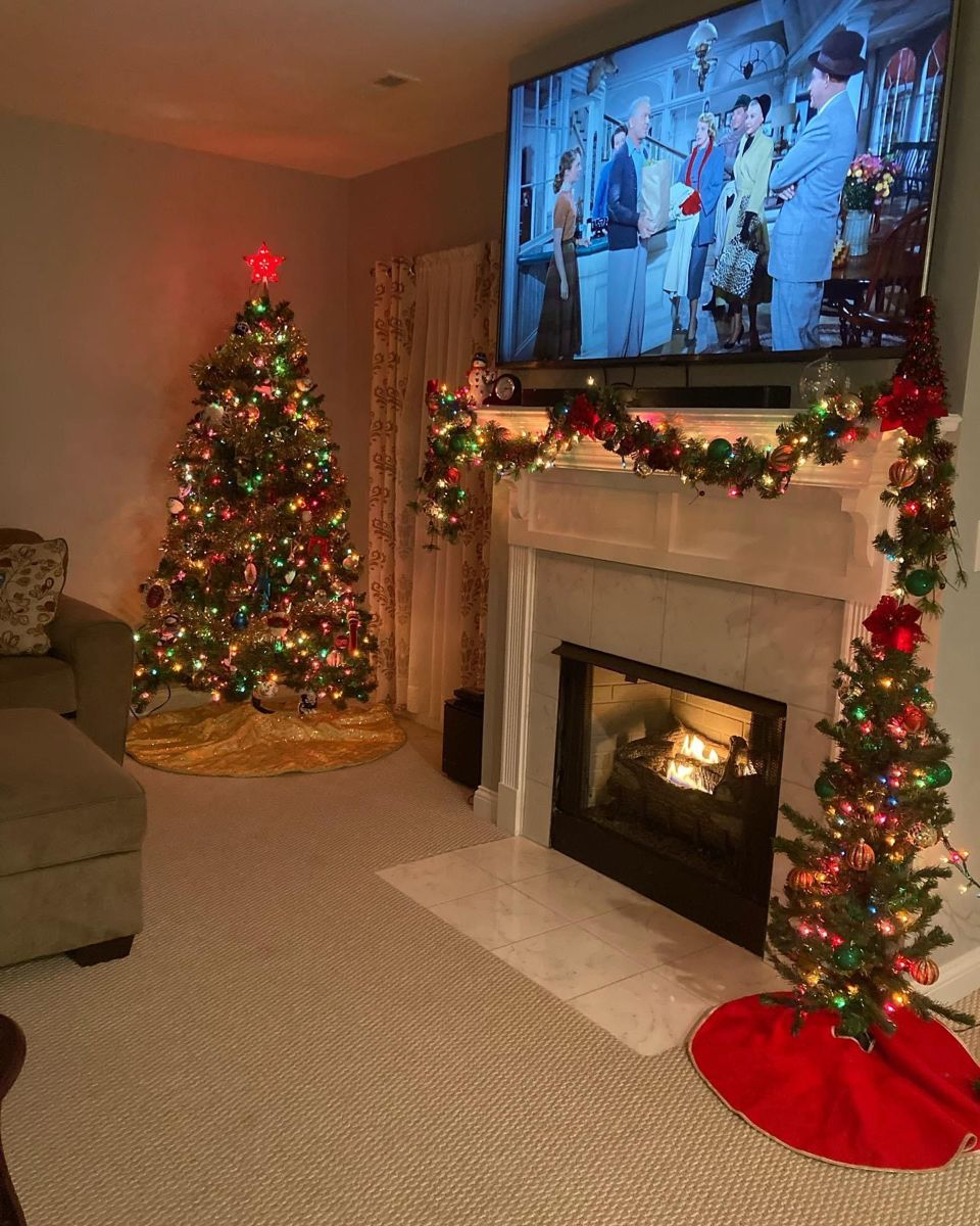 9 Christmas TV Stand Decor Ideas to Make Your Living Room Festive 9 image 49