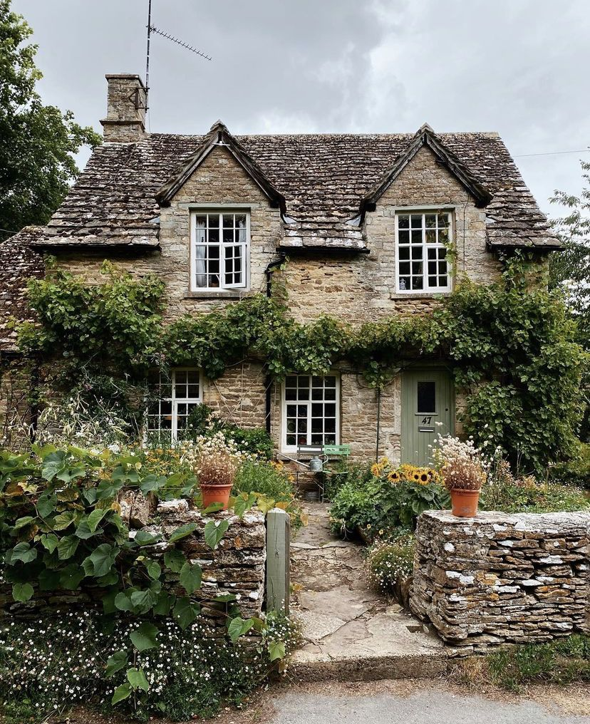 9 Old Money Gardens That Bring Estate Symmetry to Your Backyard 2 image 29