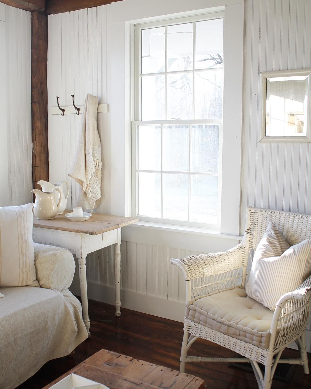 Create a Room Focal Point With Beadboard 9 Modern-Vintage Mix Ideas 1 image 39
