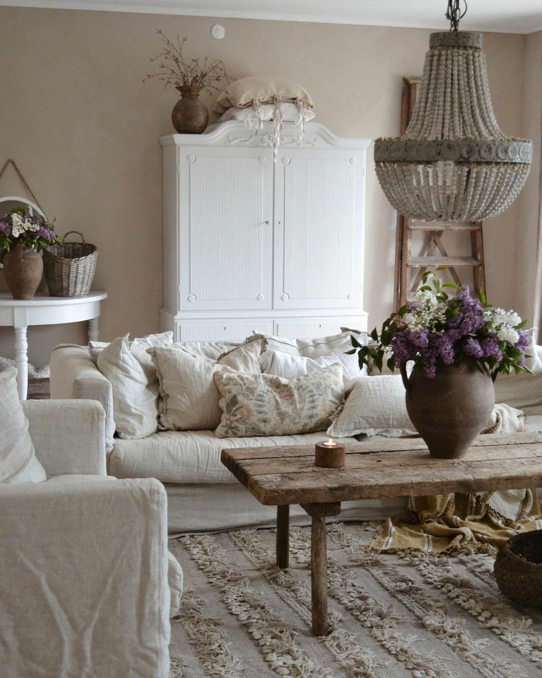 Create a Room Focal Point With Beadboard 9 Modern-Vintage Mix Ideas 3 image 41